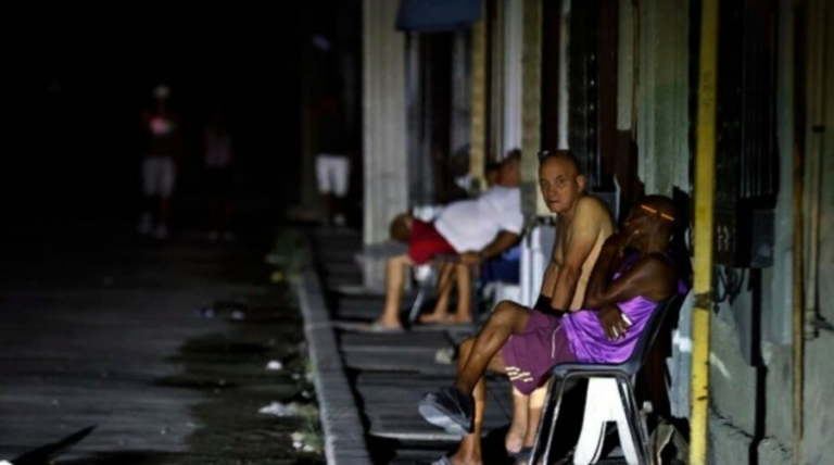 Donald Trump plantea un diálogo con Cuba; la crisis hunde la isla