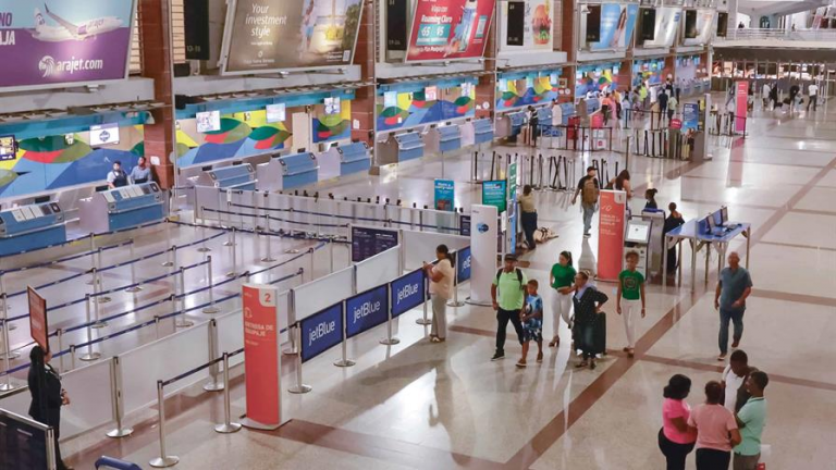 Alrededor de 25 vuelos cancelados desde y hacia RD por tormenta invernal Ernesto en EE. UU.