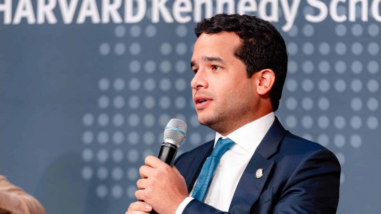 Omar Fernández expone en Harvard su visión para impulsar la productividad en RD