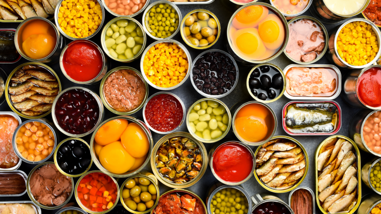 ¿Por qué los enlatados duran años? No son los químicos, es pura ingeniería alimentaria