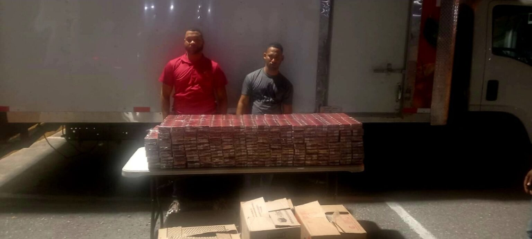Ejército detiene dos hombres con contrabando de cigarrillos en San Juan de la Maguana