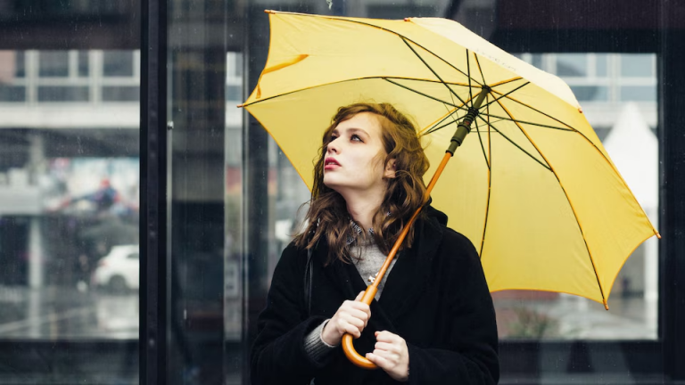 Por qué estamos de mal humor cuando llueve, según la psicología