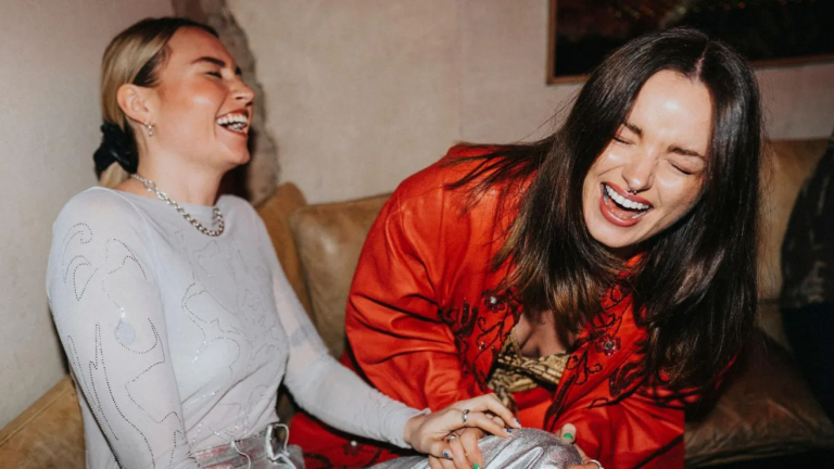 La neurociencia de la risa: ¿Por qué reímos en momentos inapropiados?