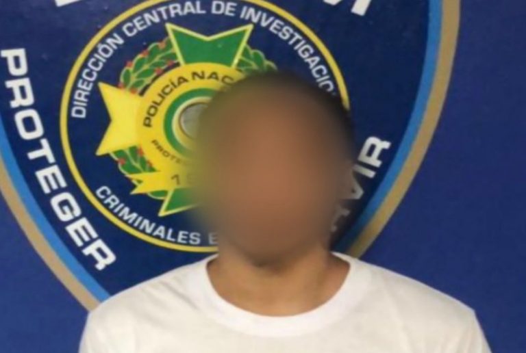 Policía detiene en Santiago a hombre buscado por homicidio de 2024 y le ocupa pistola ilegal