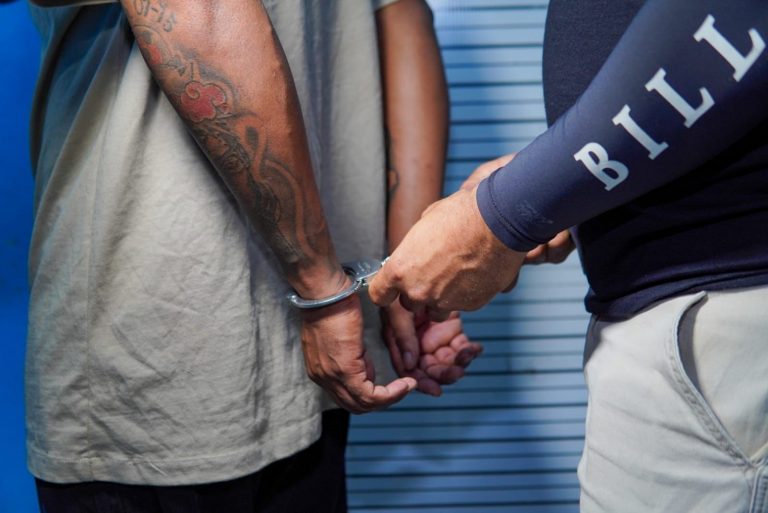 Detienen dos sujetos entraron a una villa de Sosúa robaron puertas y dos bombas de agua