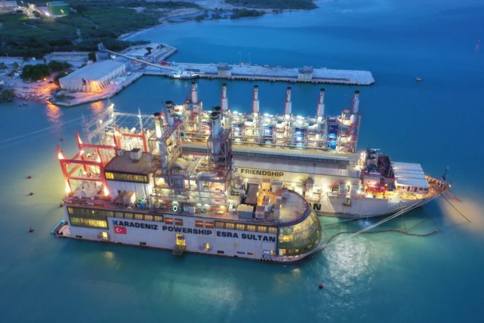 Barcaza-en-Los-Negros-