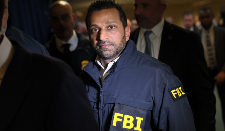 FBI advierte sobre una campaña global de hackers vinculados a Rusia para vulnerar apps de mensajería