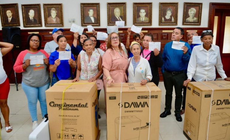 Gobernación Provincial de Santiago entrega ayudas a ciudadanos vulnerables