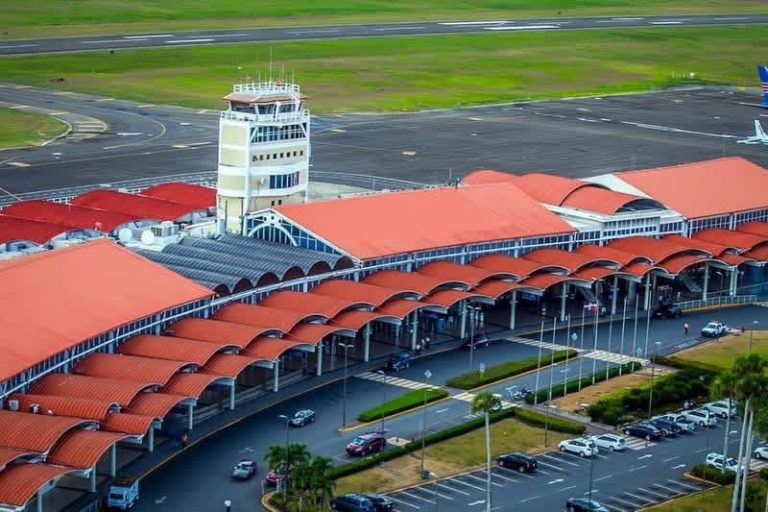 Inician en Santiago instalación de moderno radar ADS-B en el aeropuerto internacional del Cibao