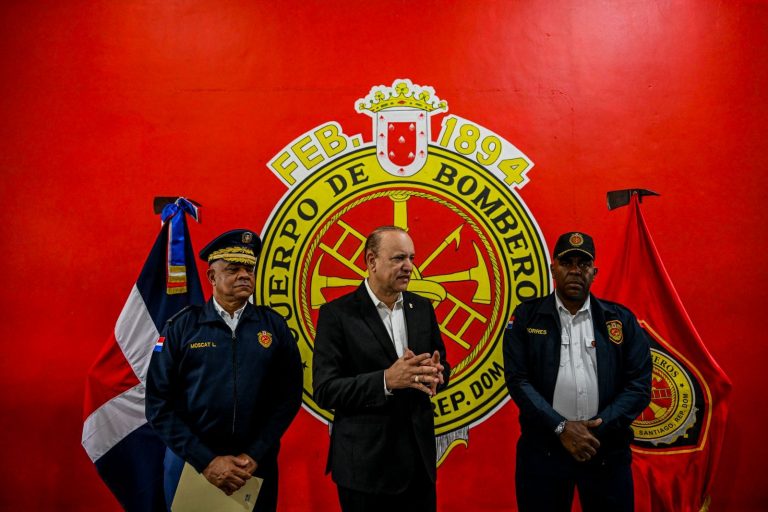 Alcalde resalta labor de los bomberos y reafirma apoyo institucional en su día