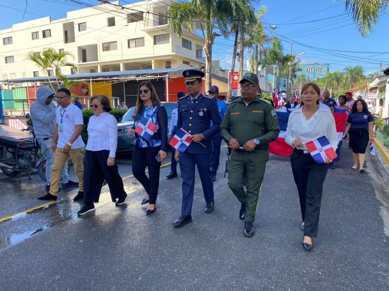 Distrito Educativo 11-01 de Sosúa conmemora natalicio de Francisco del Rosario Sánchez con desfile estudiantil