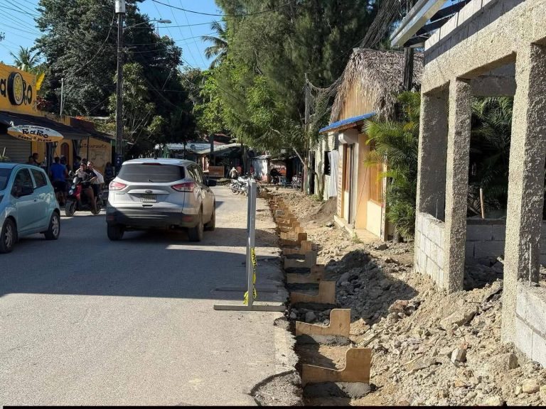 Constructora Blue Iron responsable de obras atrasadas en Callejón de la Loma y La Ciénaga en Cabarete