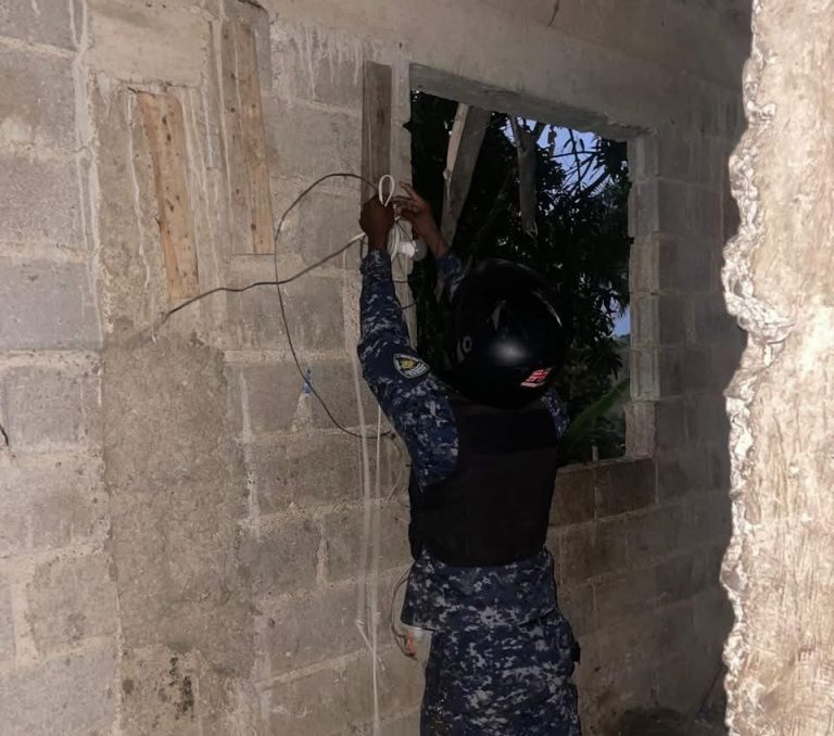 Operativo policial interviene presunto punto de venta de drogas en Jamao al Norte