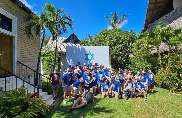 Judíos visitan Sosúa desde Miami para conocer su historia