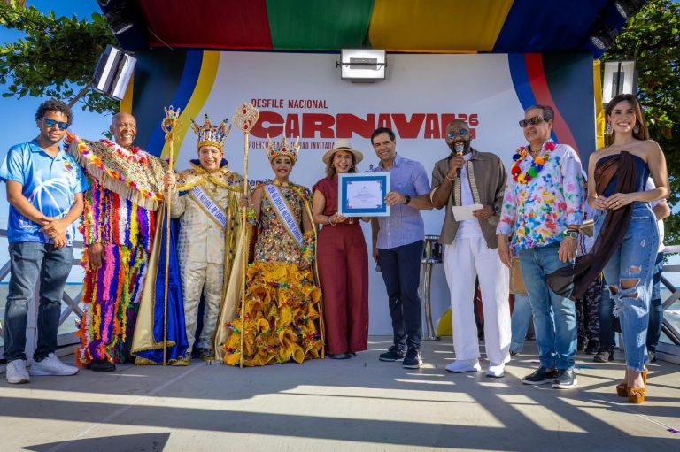 Gobernadora Claritza Rochtte resalta triunfo de comparsas y recibe dedicatoria del carnaval 2026