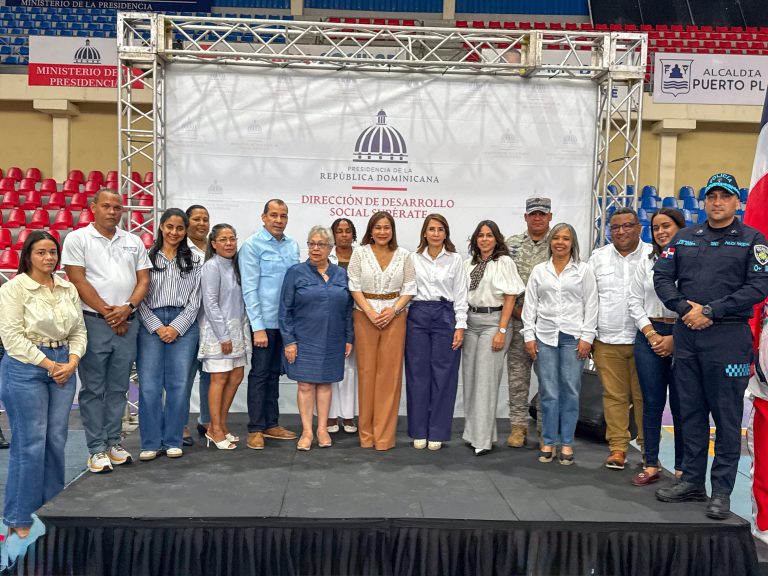 Gobierno acerca programas sociales a familias en Puerto Plata con jornada de Supérate