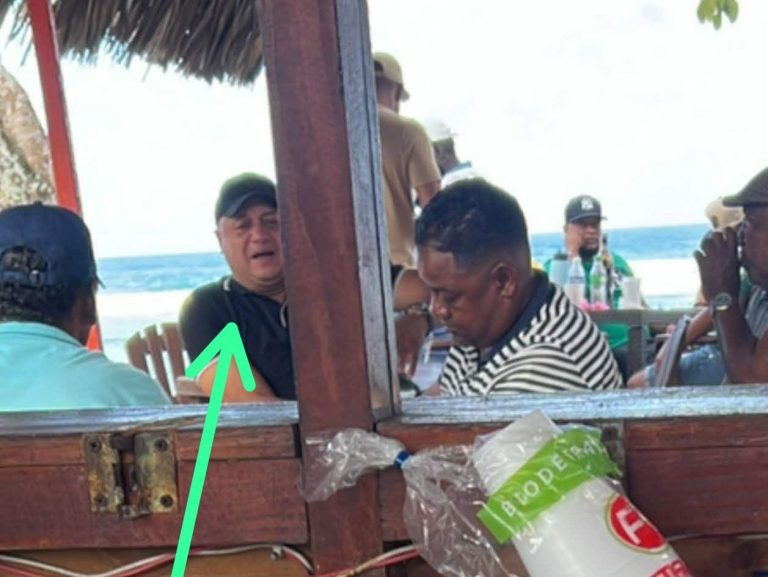 Denuncian supuesto abuso de poder por parte de un oficial PN en Playa Grande de Luperón