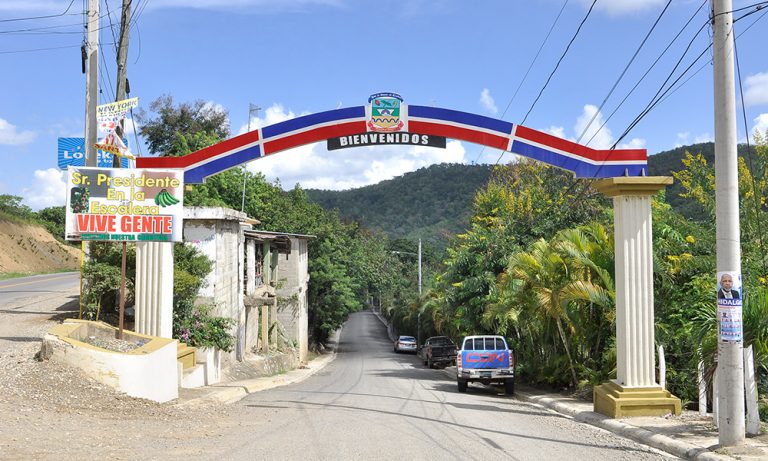 Problemas con almuerzo escolar obligan a suspender docencia en Altamira