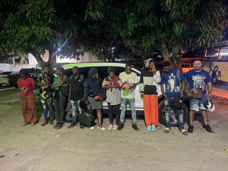Ejército intercepta jeepeta con 11 haitianos en estatus migratorio irregular en Santiago Rodríguez