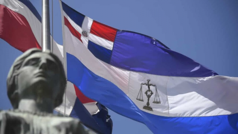 Presentan querella por intento de homicidio contra mujer que hirió agente de la Digesett en Santiago