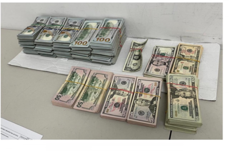 Aduanas detecta pasajero que intentó ingresar 350 mil dólares sin declarar