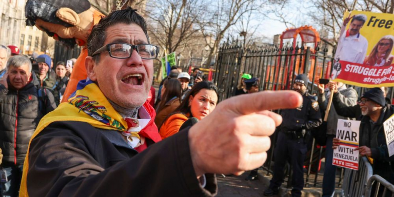 Tensión entre manifestantes divididos antes de audiencia de Maduro: "Yo sí soy venezolano"