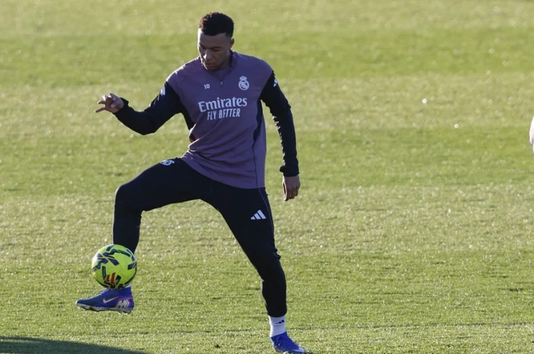 Mbappé desmiente error médico del Real Madrid sobre su lesión de rodilla