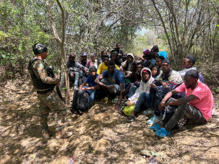 Detienen a 65 haitianos en condición migratoria irregular en Montecristi