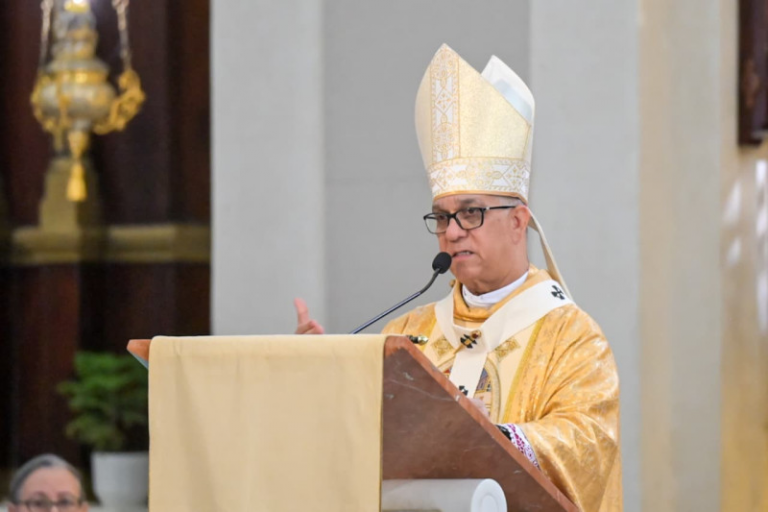 Arzobispo de Santiago advierte guerras internacionales ya golpean a RD y exige no abandonar a los pobres