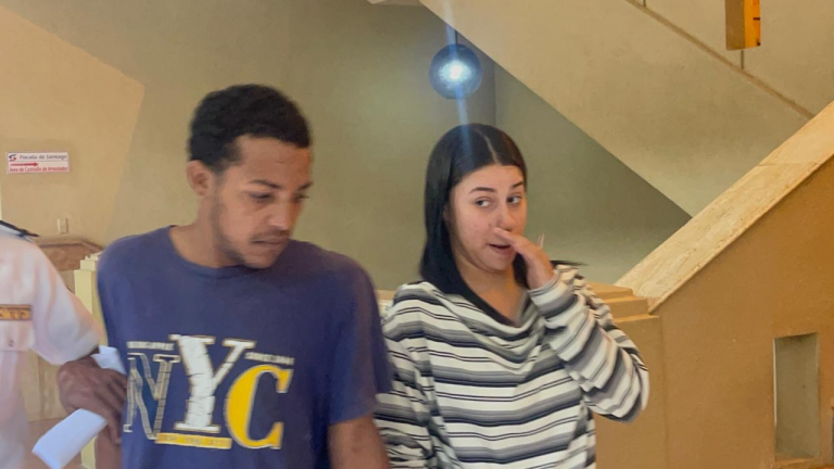 Imponen a tres meses de prisión preventiva contra influencer acusada de agredir a su bebé de un año durante transmisión en vivo en Santiago