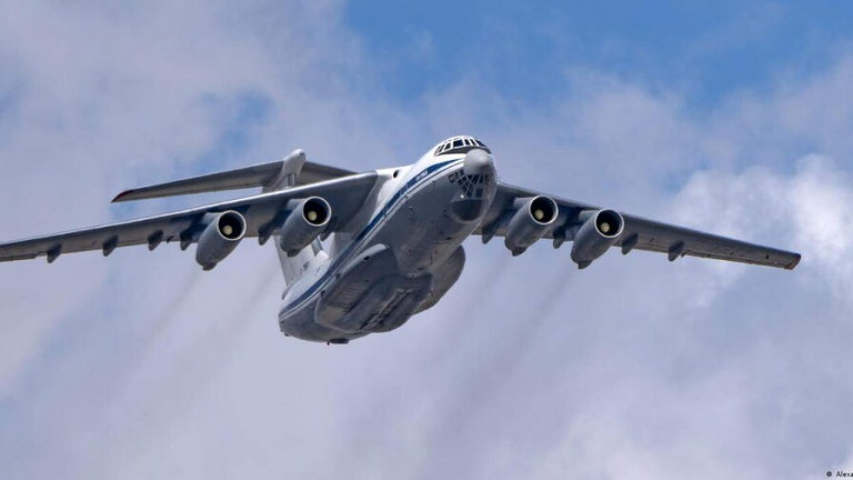 Avión militar ruso se estrella en Crimea y deja 29 muertos