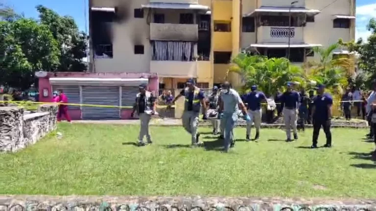 Hombre mata a su pareja y luego incendia vivienda en SDE