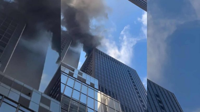 Incendio en rascacielos sacude Nueva York horas antes del desfile de San Patricio