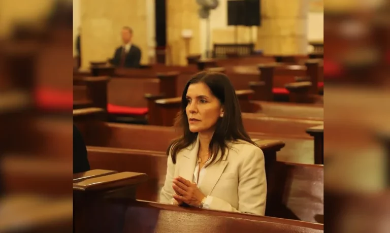 Embajadora de EE. UU. recuerda a víctimas del Jet Set en primer aniversario de la tragedia