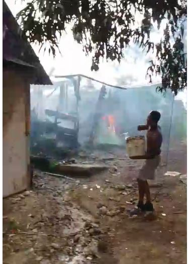 Incendio arrasa vivienda en Los Pinos, SDO: familia queda a la intemperie por posible corto circuito