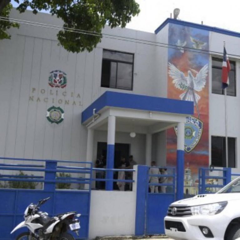 Video | Tensión en Salcedo: tirotean destacamento policial en medio de convocatoria a huelga