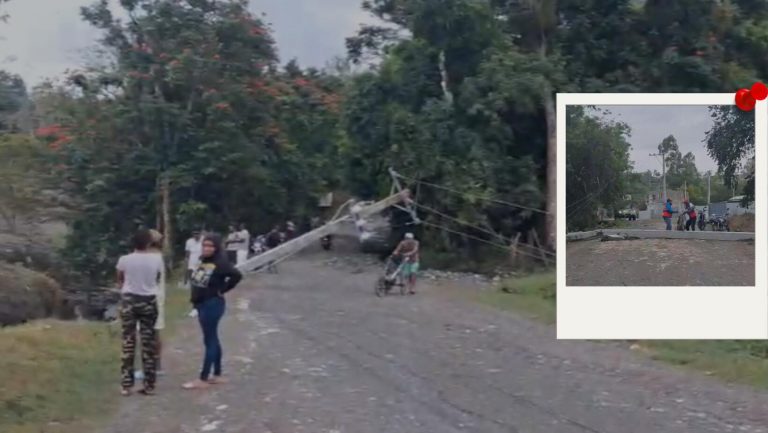 Comunidad de Barrabás queda sin electricidad tras colapso de postes en Imbert