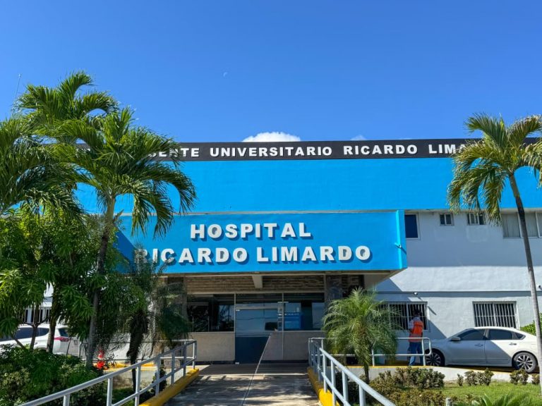 Pagan incentivos a médicos y enfermera tras amenazar con paralizar hospital de Puerto Plata