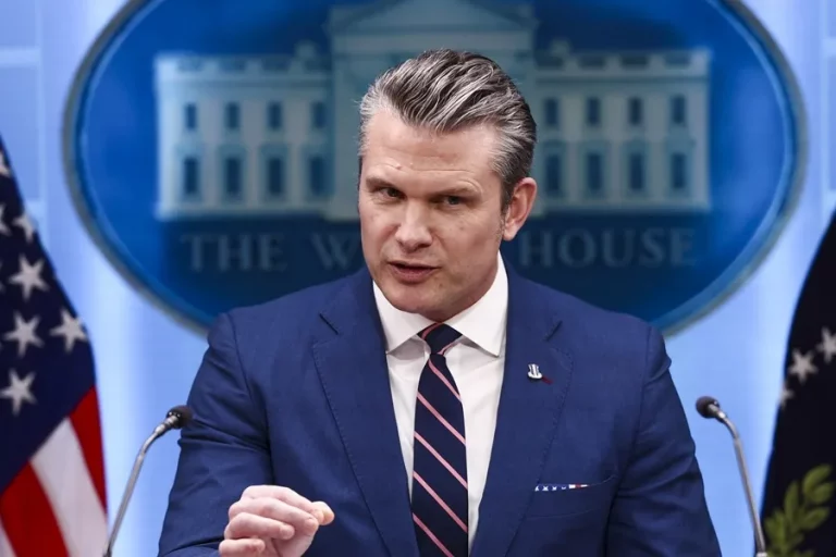 Pete Hegseth: “Si Irán elige mal, se enfrentará a un bloqueo y a bombas cayendo sobre su infraestructura”