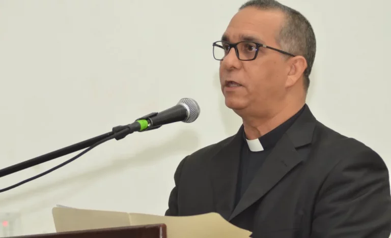 Monseñor Héctor Rodríguez condena el linchamiento de un hombre en Santiago