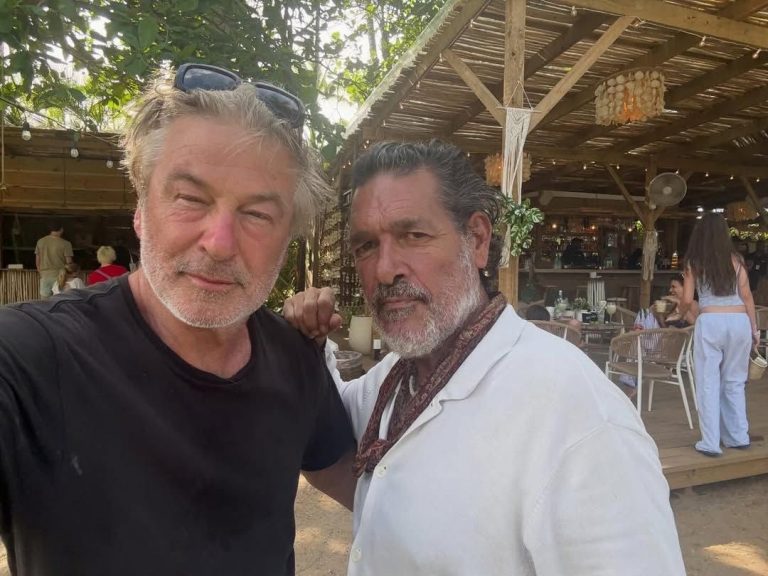 Alec Baldwin elige Las Terrenas para Semana Santa y pone a RD en el foco internacional
