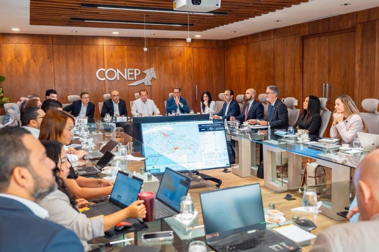 Paliza impulsa planes de ordenamiento territorial en reunión de Meta RD 2036