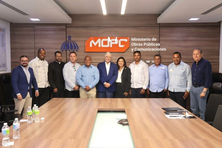 Alcalde de Cabarete encabeza comisión ante Obras Públicas para impulsar soluciones en el distrito