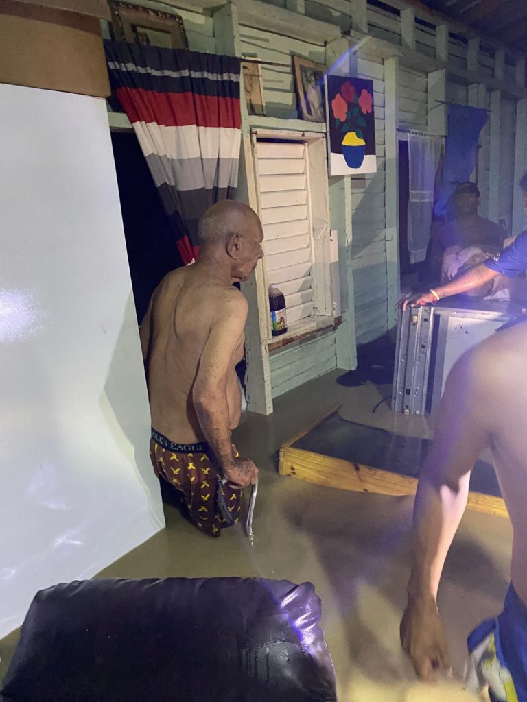 Inundaciones golpean hogar de ancianos en Montellano y agravan situación de adultos mayores