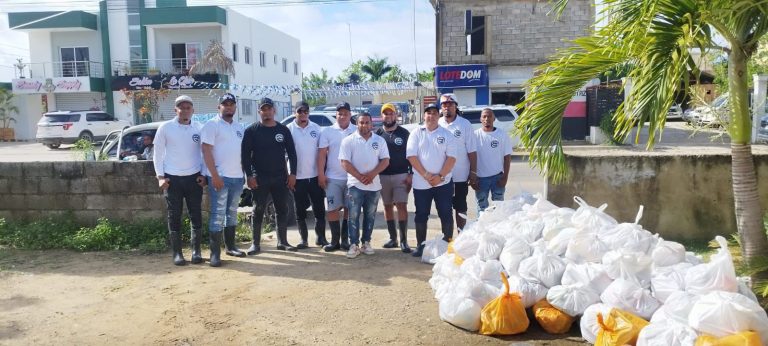 Empresarios refuerzan ayuda en Montellano con 700 raciones alimenticias este sábado