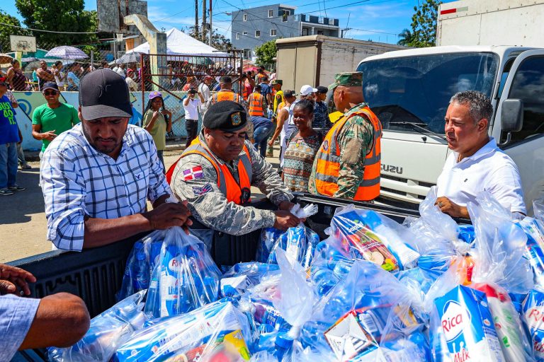 IDAC lleva ayuda a familias afectadas por las lluvias en Villa Montellano