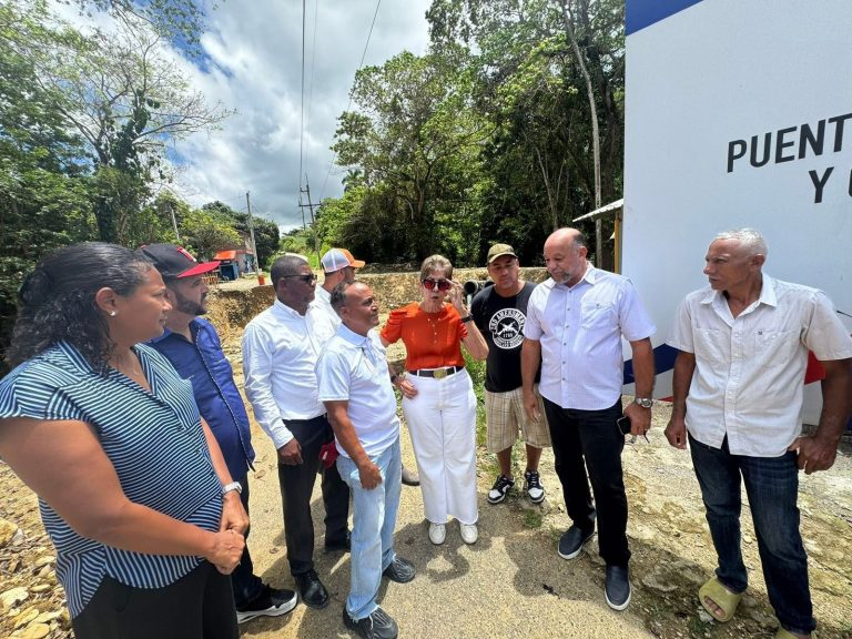 Senadora Ginette Bournigal inspecciona avance del puente de Bella Vista y confirma ampliación