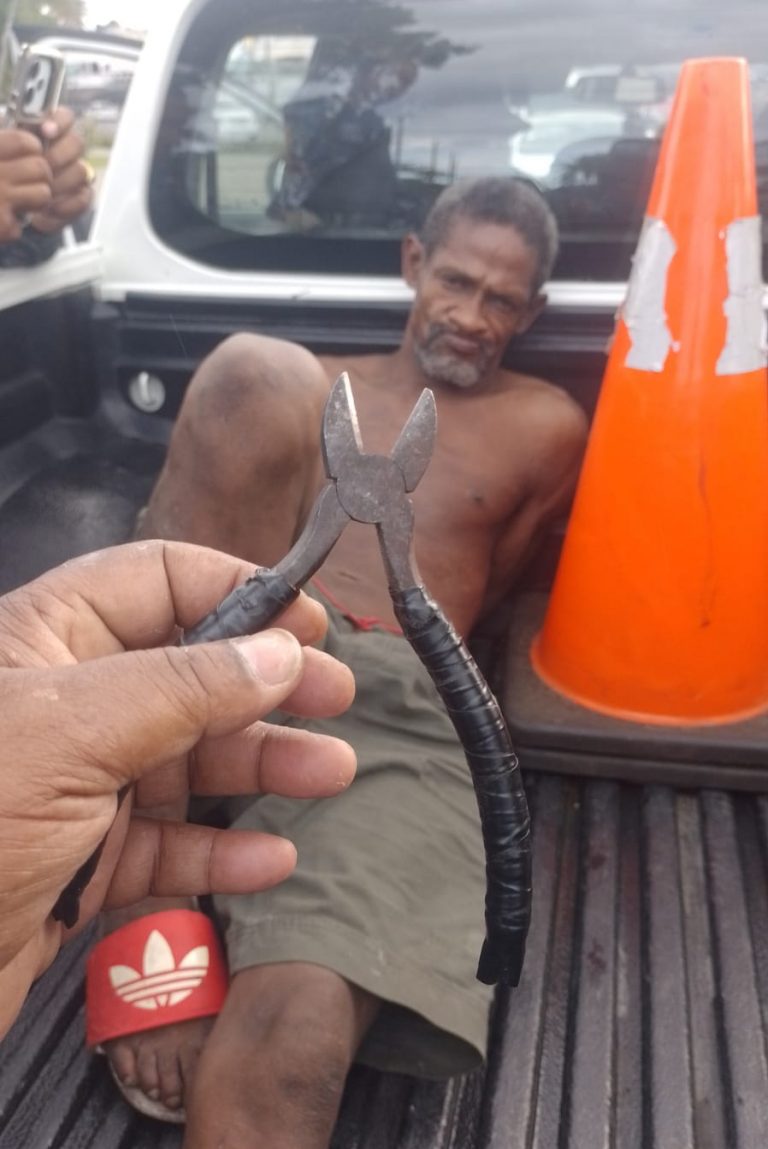 “Piperos” siguen acabando en Puerto Plata; piden autoridades sacar limpiavidrios de avenida