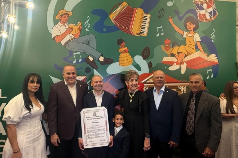 Ministerio de Cultura y senadores reconocen trayectoria del músico típico “El Prodigio”