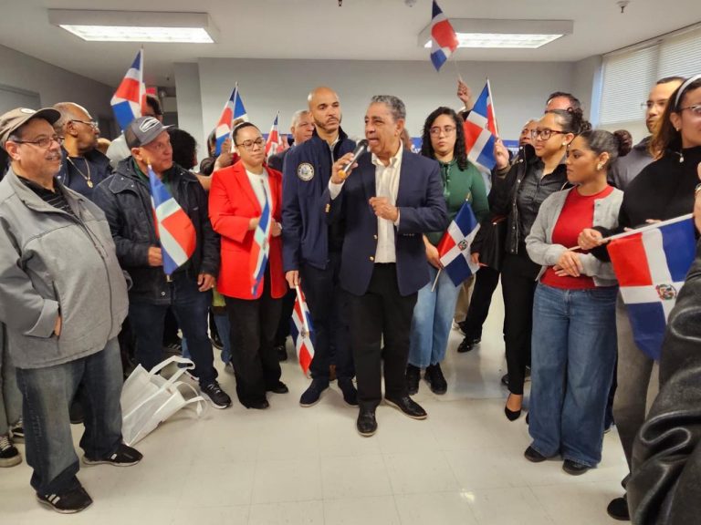 Adriano Espaillat consolida respaldo en el Distrito 13 rumbo a primarias
